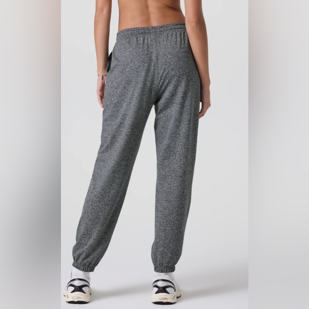 Vuori Women’s Boyfriend Sweatpant - Picture 3 of 9